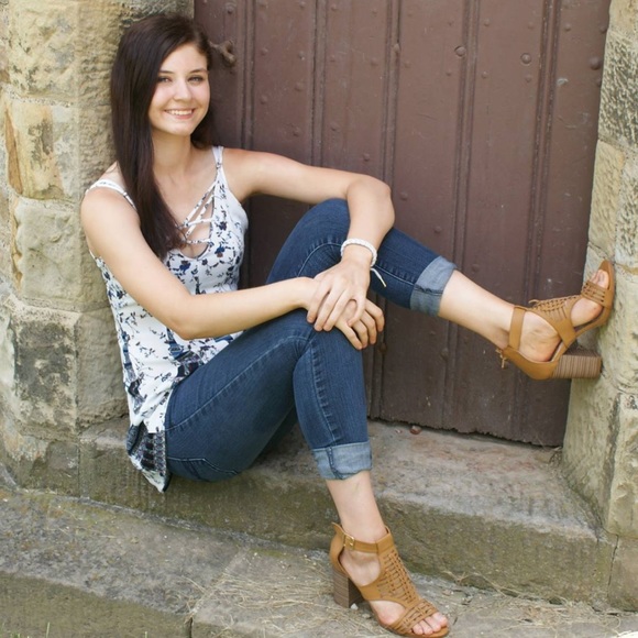 Meet your Posher, Tamara - Picture 1 of 1